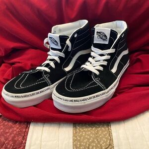 Vans SK8 HI Black & White Juniors Size 6
In Excellent Condition Barely Worn